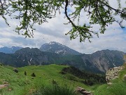 24 Vista verso Corno Bramchino, Corna Piana, Pizzo Arera